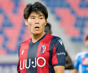 Takehiro Tomiyasu - images