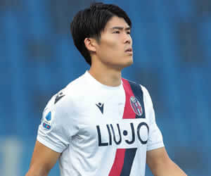 Takehiro Tomiyasu - images