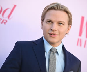 Ronan Farrow - images