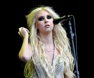 Taylor Momsen - images