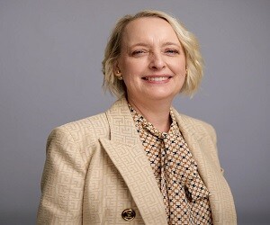 Julie Sweet - images