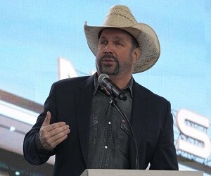 Garth Brooks - images