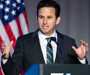 Brian Schatz