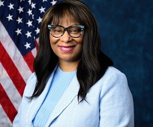 Janelle Bynum - images