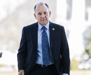 Lloyd Smucker - images