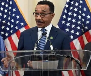 Kweisi Mfume - images