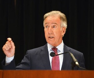 Richard Neal - images
