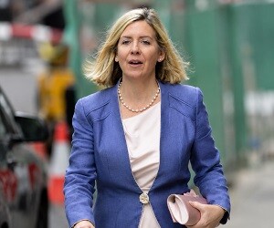 Andrea Jenkyns - images