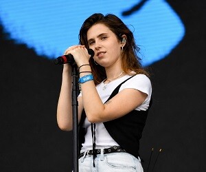 Clairo - images
