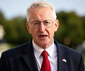Hilary Benn - images